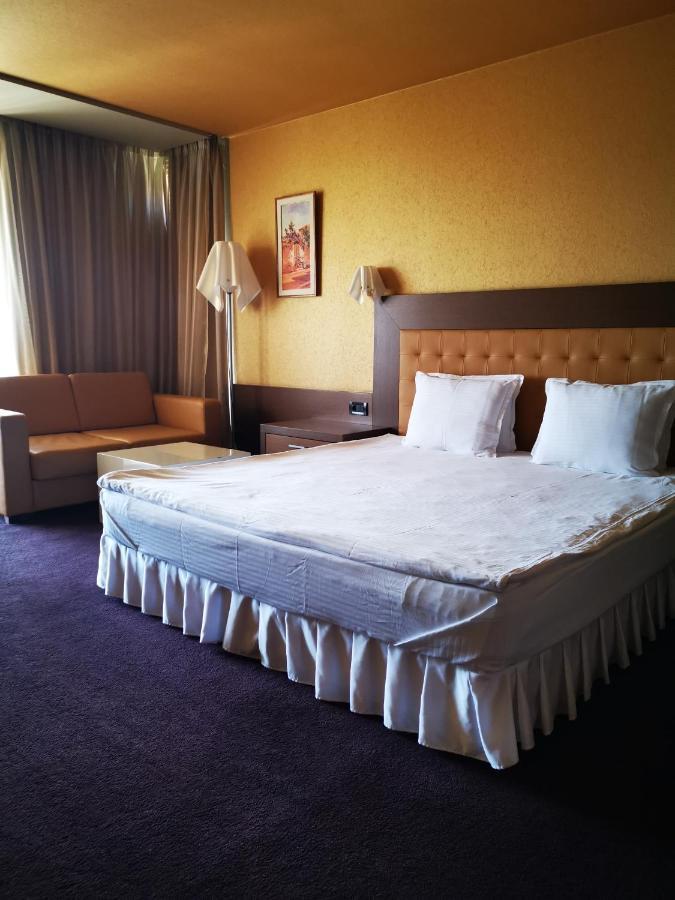 Park Hotel Romantica Svilengrad Exterior foto