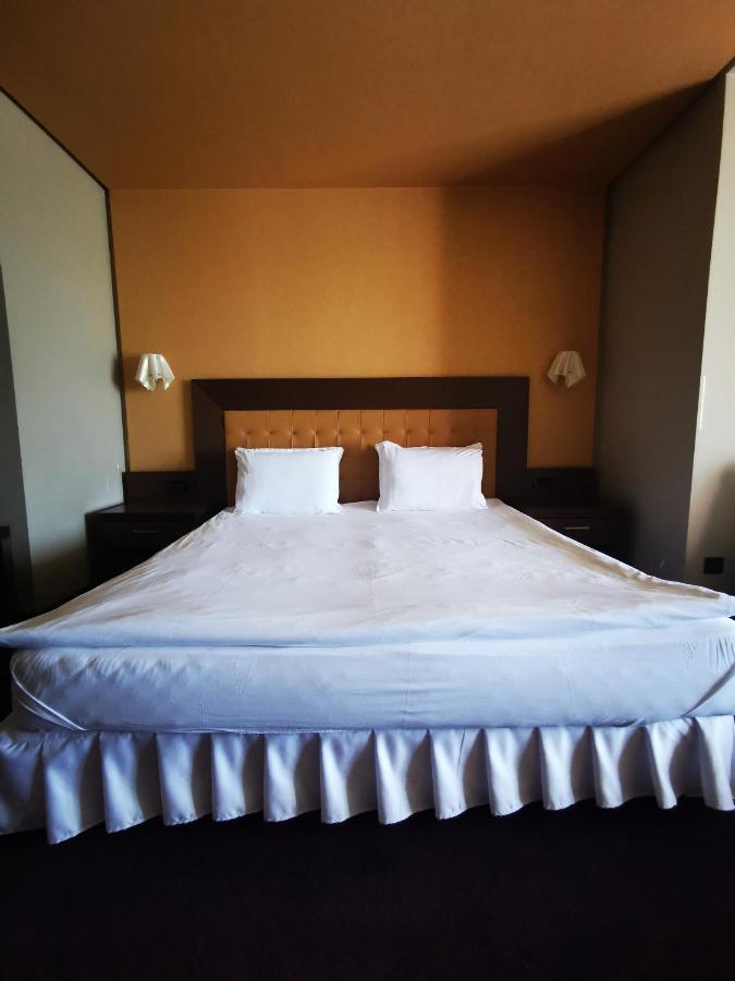 Park Hotel Romantica Svilengrad Exterior foto